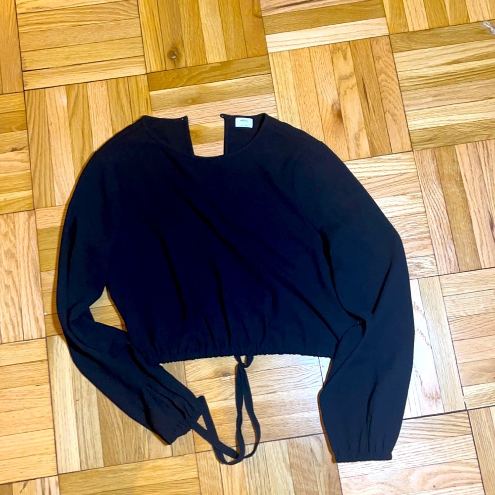 Black cropped artizia shirt